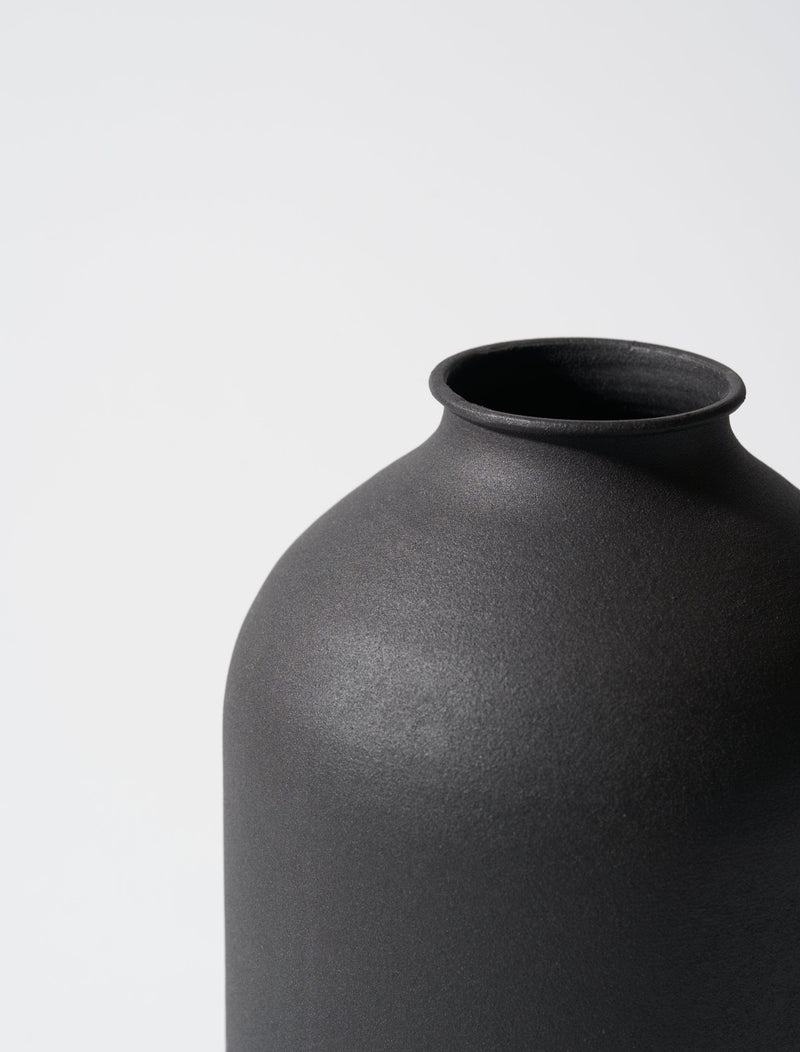 Arlo Vase - Matt Black