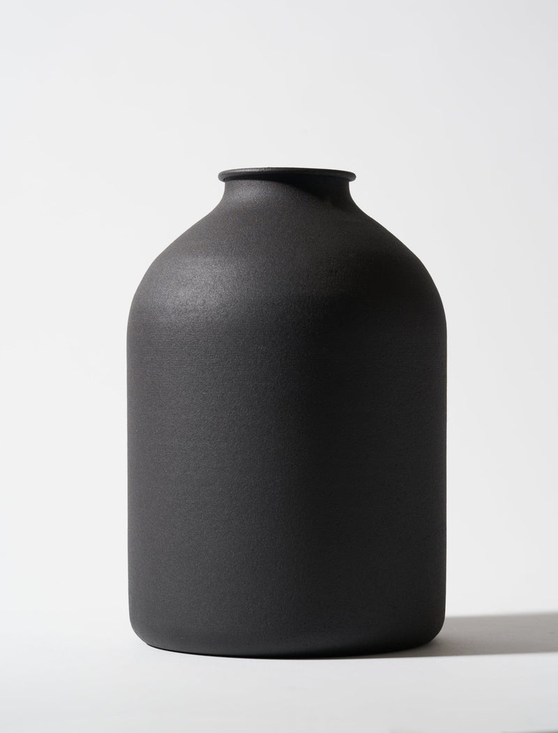 Arlo Vase - Matt Black